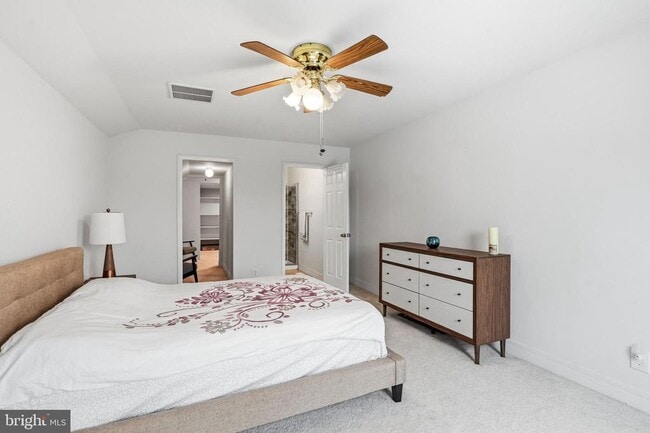 Building Photo - 3904 Fenwick Ln