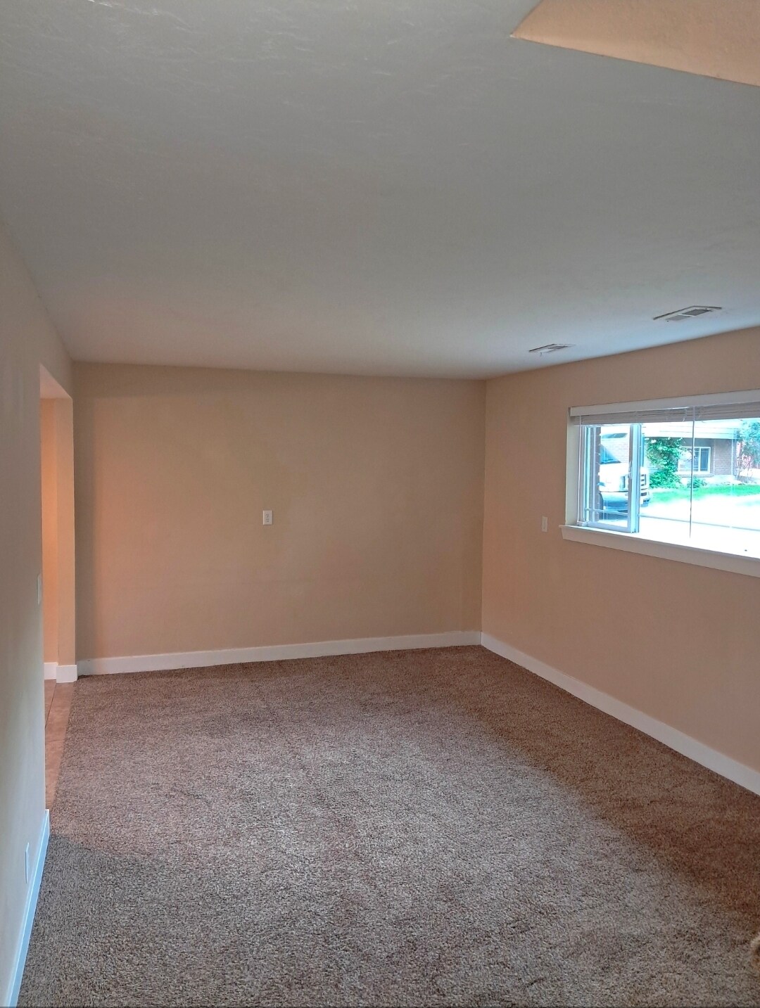 Living room - 2570 E Canterbury Ln