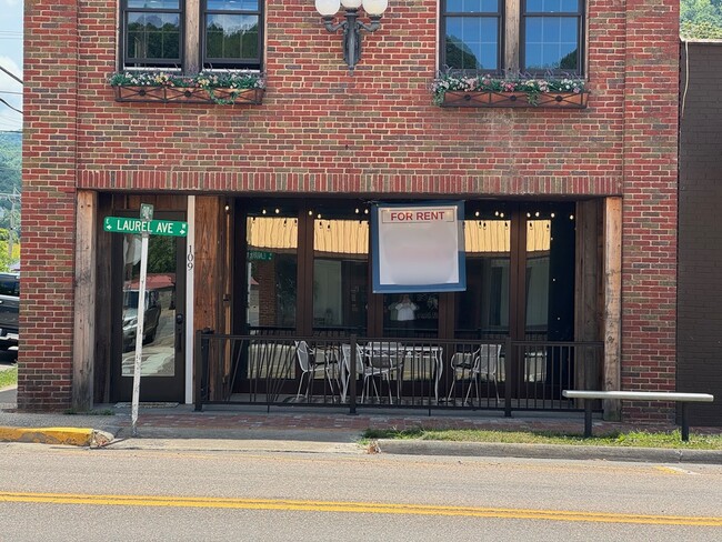 Building Photo - 109 W Laurel Ave