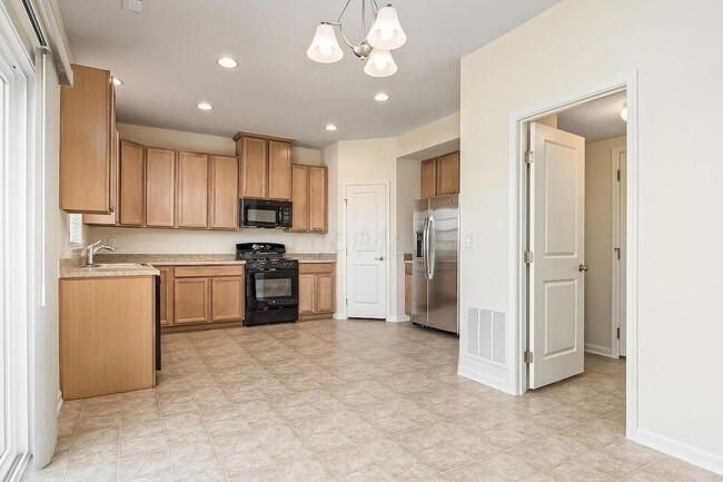 Building Photo - 6135 Brandon Dr