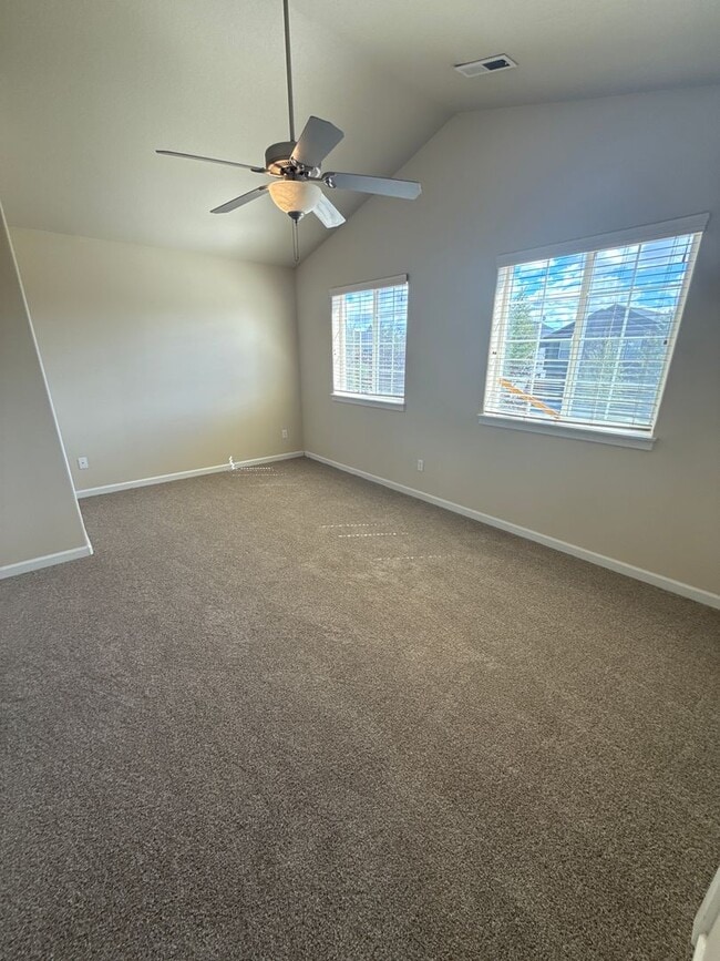 Building Photo - DOG CONSIDERED!! 3 Bdrm House, Gas Heat/Fi...