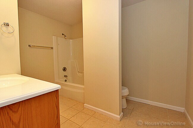 Building Photo - Spacious 2 Bedroom in Cape