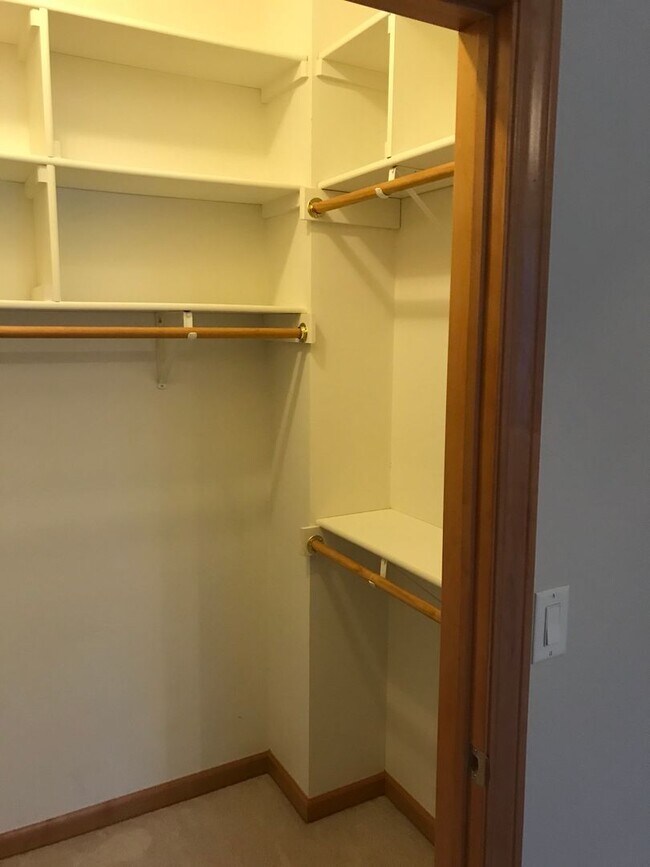 Building Photo - 2100 River Point Ct