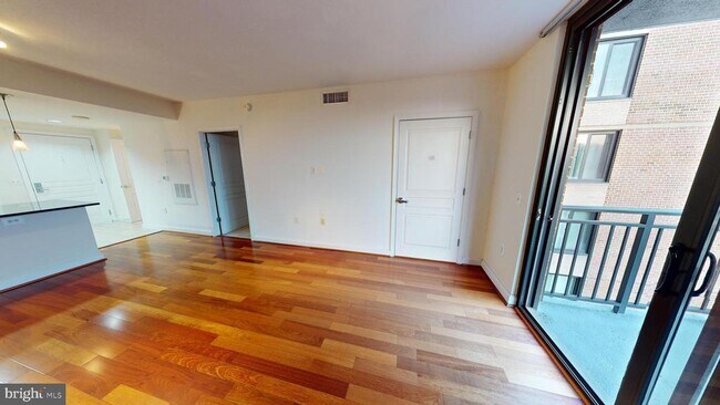 Building Photo - 2451 Midtown Ave