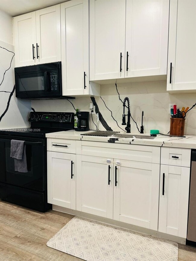 Building Photo - 1002 NE 119th St