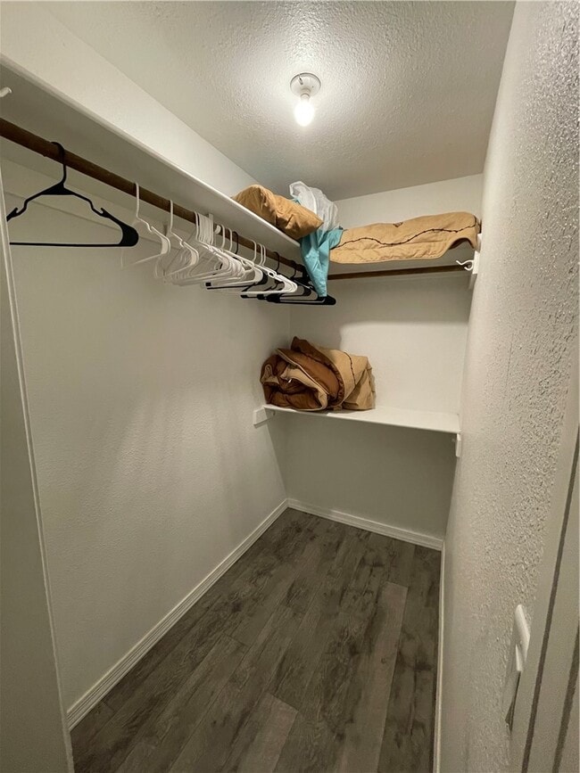 Building Photo - 2677 Country Club Dr