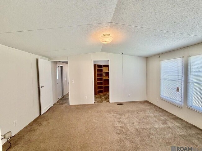 Building Photo - 44126 Loop Rd