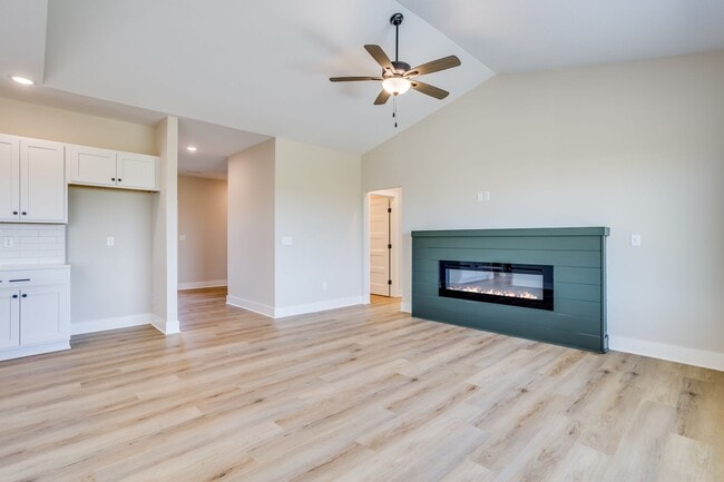 Building Photo - Trails End- Single Family