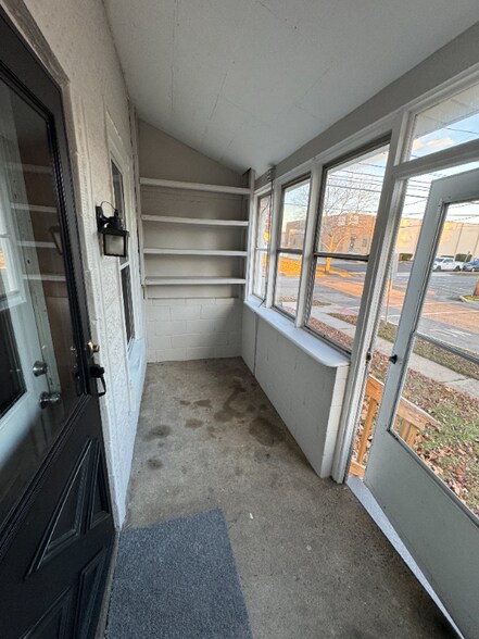 Building Photo - 346 Massasoit St