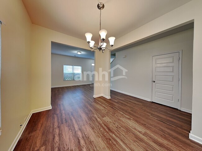 Building Photo - 2311 Foxy Dr