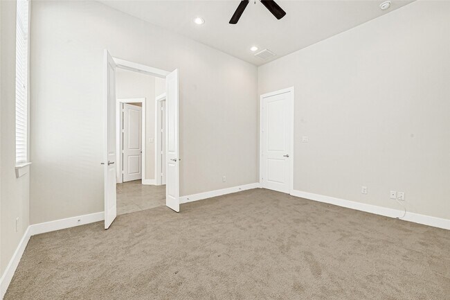 Building Photo - 72 N Hutcheson St