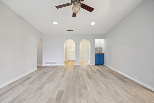 Building Photo - 4104 Plantation Dr