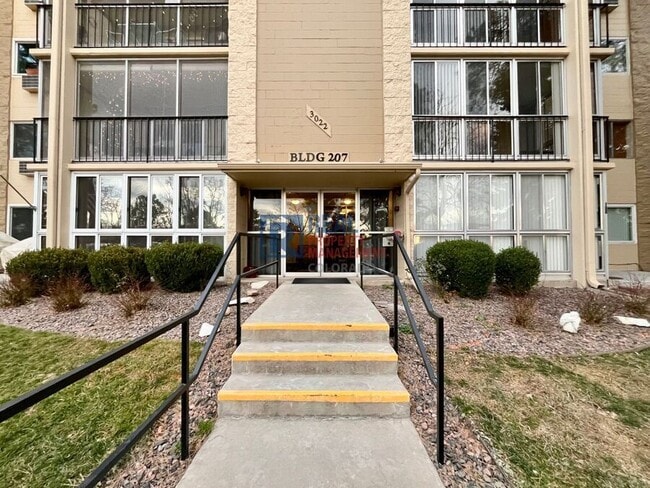 Building Photo - 3022 S Wheeling Way