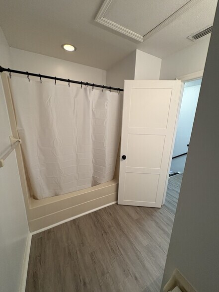 Upstairs Bathroom - 204 Mary Catherine Ct