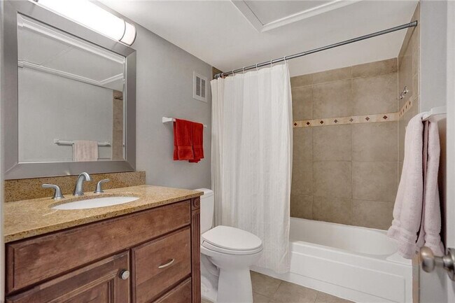 Building Photo - 12 NE 20th Ct