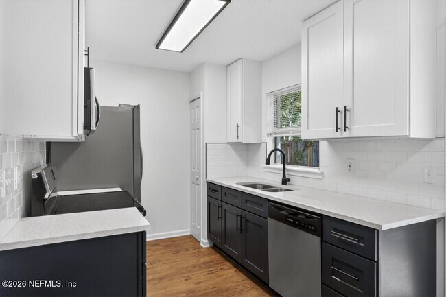 Building Photo - 411 Pearl St