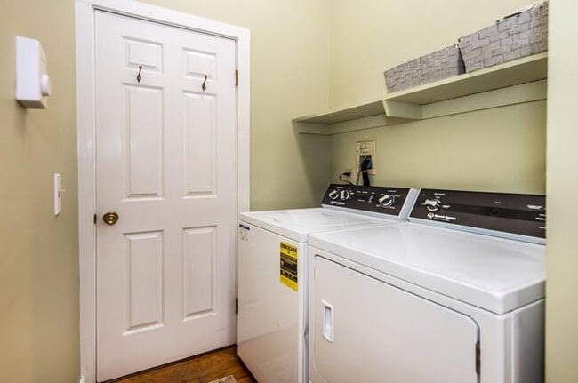 Building Photo - Well maintained 2bedr 1bath Rutland Condo