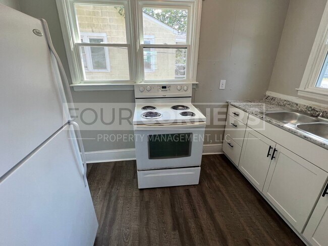 Building Photo - Renovated 1 Bedroom 1 Bath Home