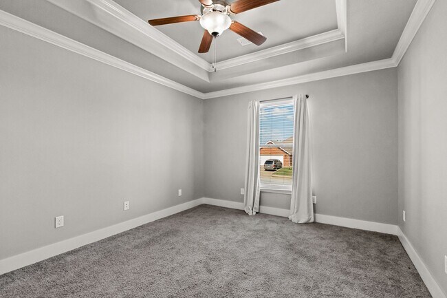 Building Photo - Come home to this stunning 4 bed/2 bath split floorplan home in Centerton!