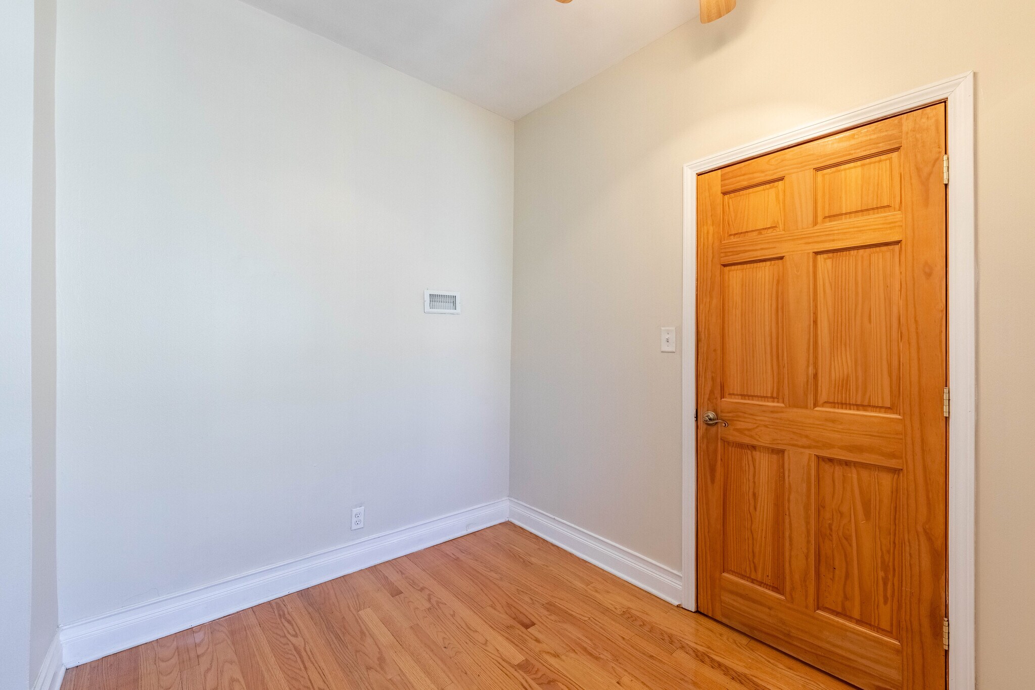 Building Photo - 2058 W 19th St
