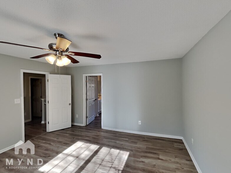 Building Photo - 10922 Olde English Dr