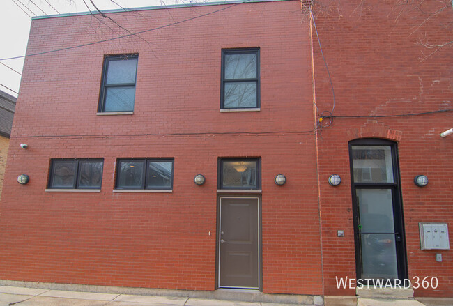 Building Photo - 2535 W North Ave