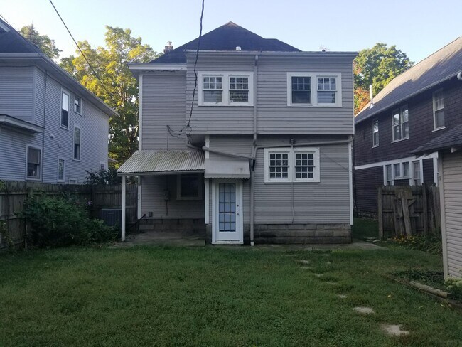 Building Photo - 162 E Northwood Ave