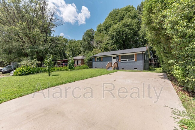 Building Photo - 2438 Finchley Dr