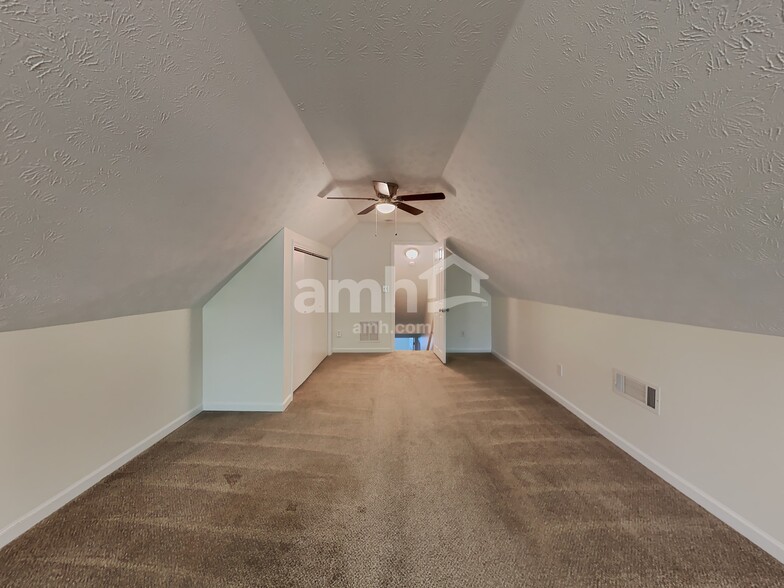 Building Photo - 910 Harbins View Dr