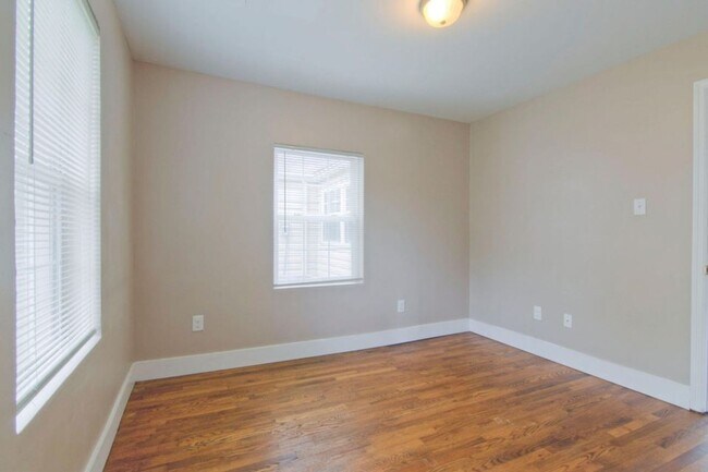 Building Photo - Knoxville 37917 - 2 bedroom, 1 bath home -...