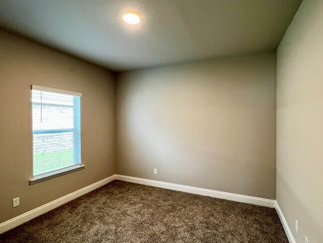 Building Photo - 10498 S Redland St