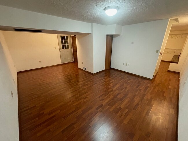 Building Photo - 16 Bowstring Way