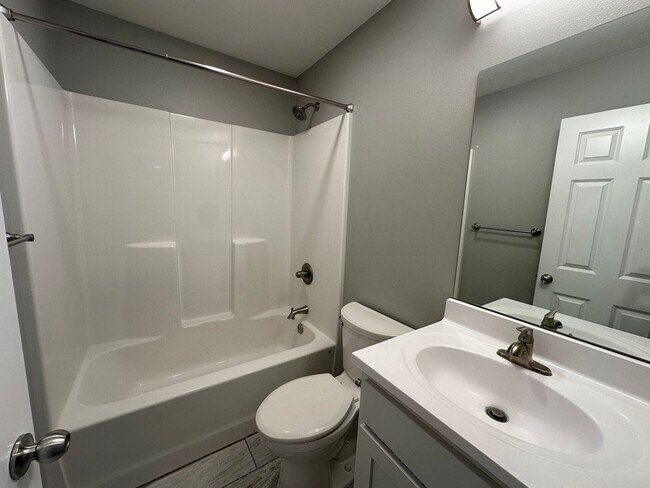 Building Photo - $2500 - Beautiful 3 bed 2 bath home in Sou...