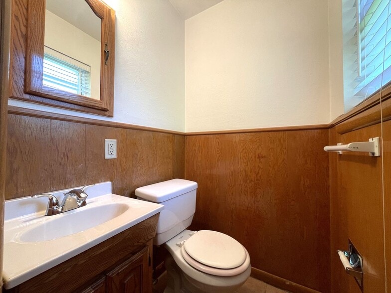 Building Photo - 1817 Hardy Dr