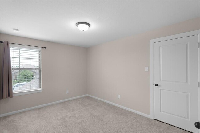 Building Photo - 23827 Via Leoni Dr