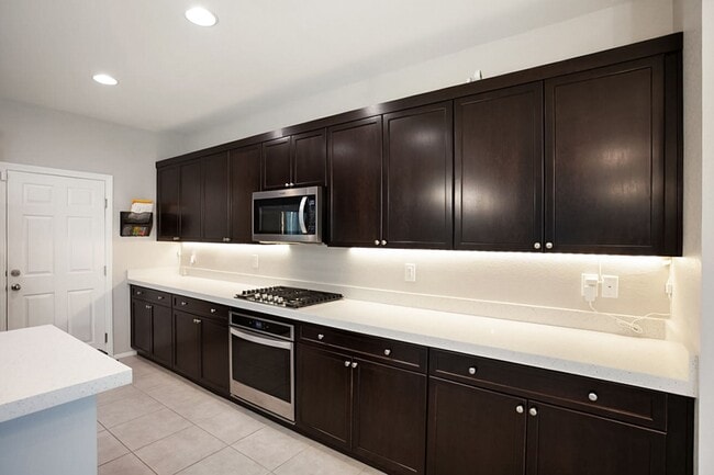 Building Photo - Beautiful 3-Bedroom Home in the Gated Sedona Ranch Community