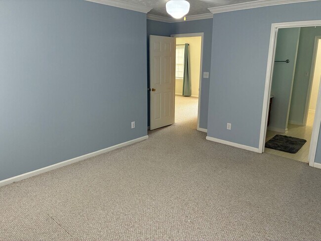 Building Photo - 3 Bed 2 Bath Newport Home Available now