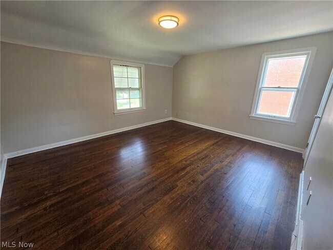 Building Photo - 1361 Villa Dr