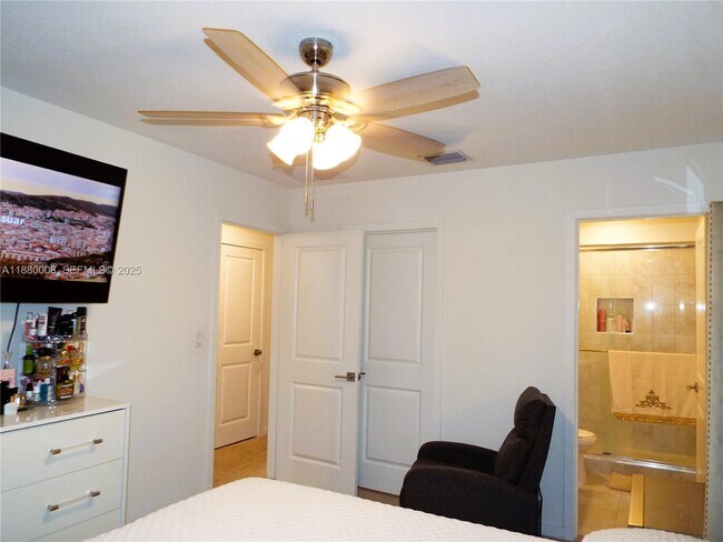 Building Photo - 2363 SE 11th St