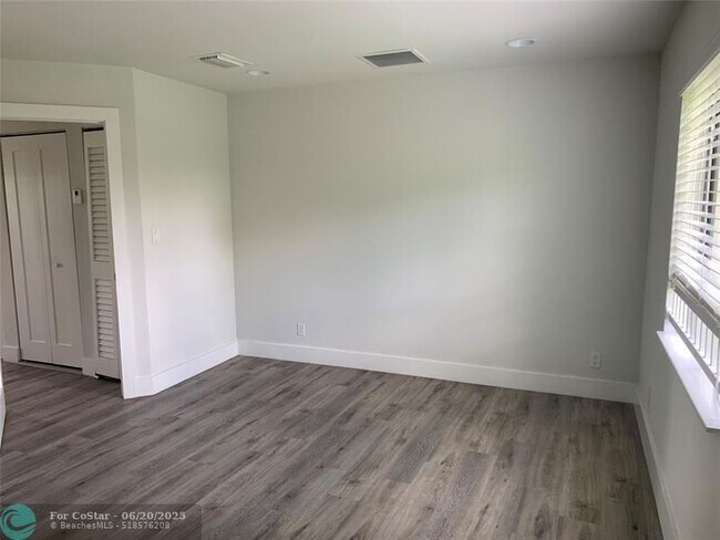 Building Photo - 5613-5615 Polk St