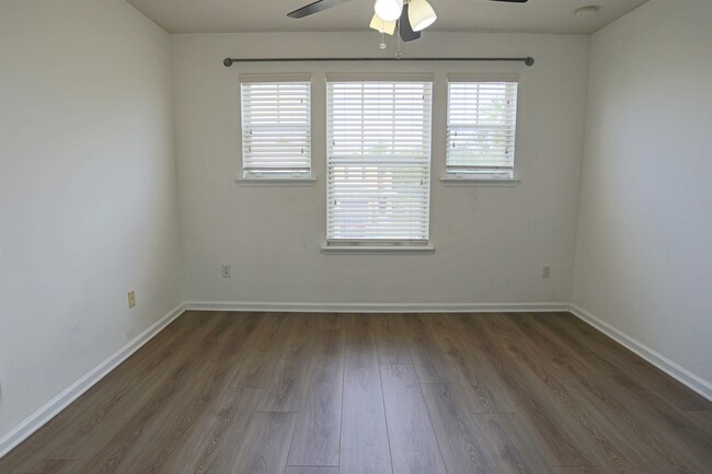 Building Photo - 104 Crete Ct