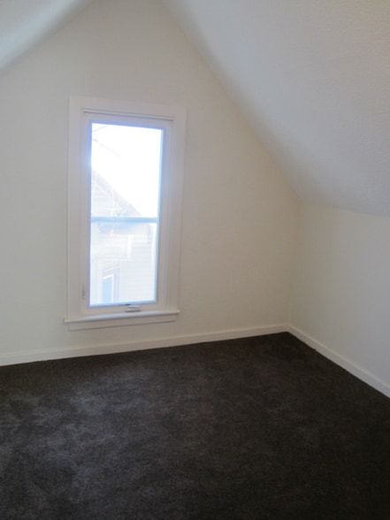 Building Photo - 2615 Polk St NE