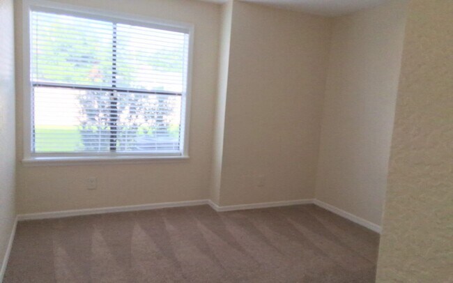 Building Photo - Beautiful Winter Park 2/2 Condo on the fir...