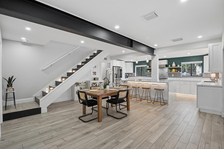 Building Photo - 600 SW 8th Ter