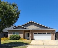 Building Photo - 4 bed / 2 bath with outdoor entertaining area