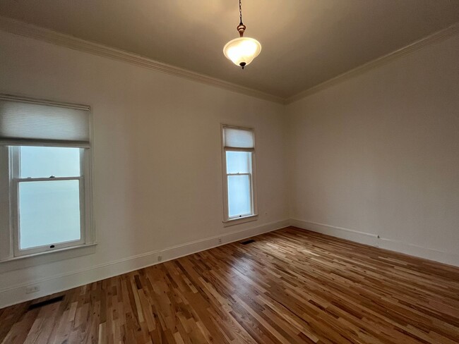 Building Photo - Charming 3 Bed 3.5 Bath home in Southwest ...