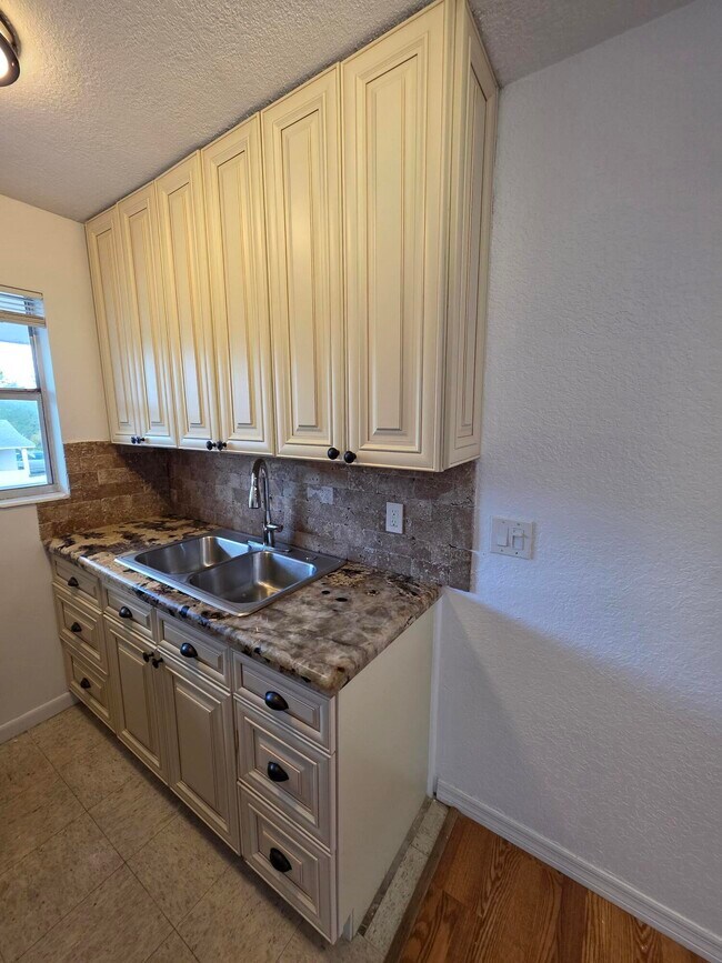 Building Photo - 201 S J St