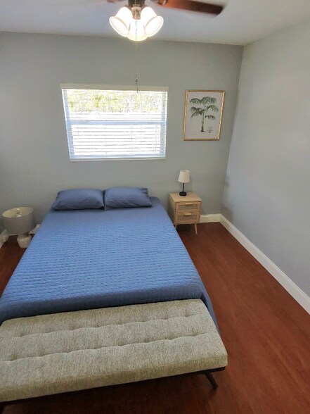 Building Photo - 2419 NE 2nd Ave