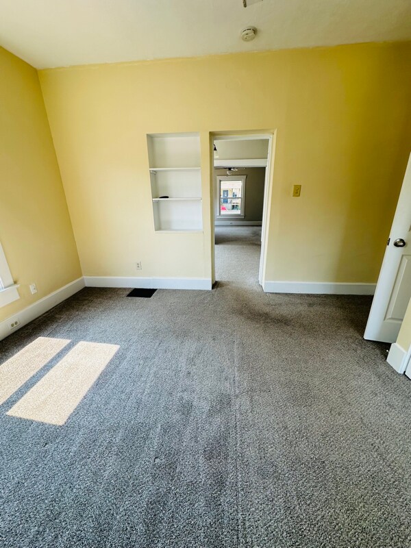 Building Photo - 121 Lincoln Ct