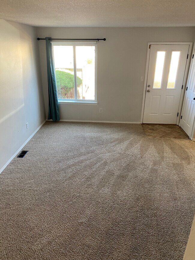 living room - 2370 Lexington Village Ln